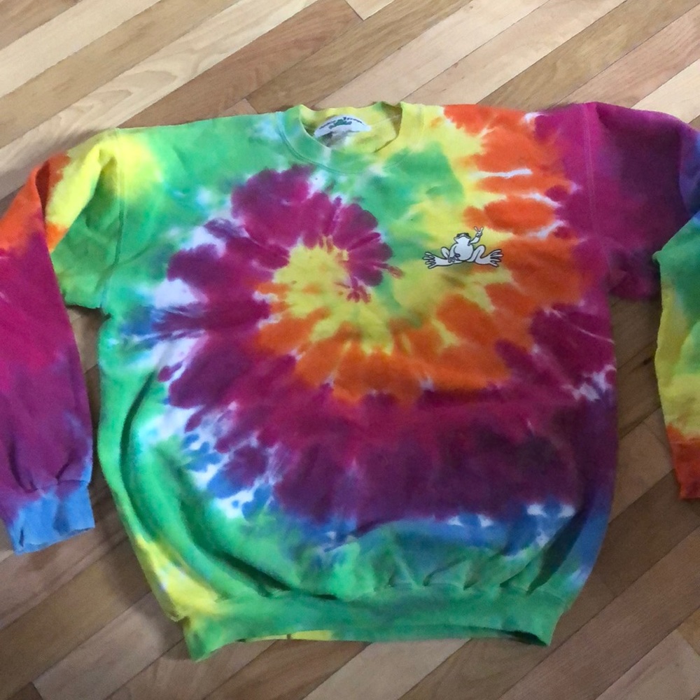 Piece frog sweat shirt. Pre owned. Great cond